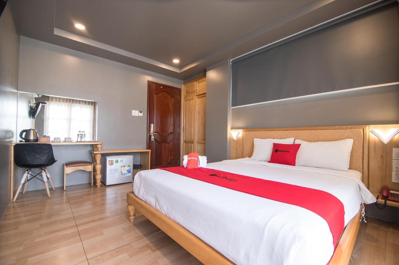 Reddoorz Plus Near Secc Ho-Chi-Minh-Stadt Exterior foto